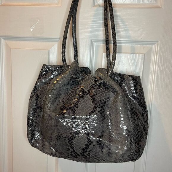 Michael Kors snake skin prints shades of gray shoulder bag silver tone hardwares - Picture 3 of 14